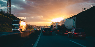 Január 31-ig okosan: autópálya matrica árak és az éves (országos vs. vármegyei) megtérülése 2026-ban