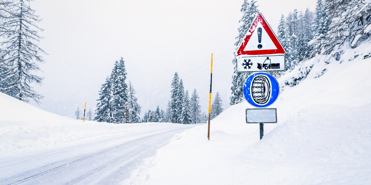 Ausztriában hólánc és téli gumi használata az alpesi utakon