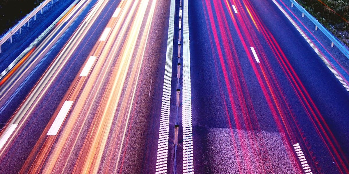 Éves országos autópálya-matrica kedvező a gyorsforgalmi szakaszok rendszeres használatához