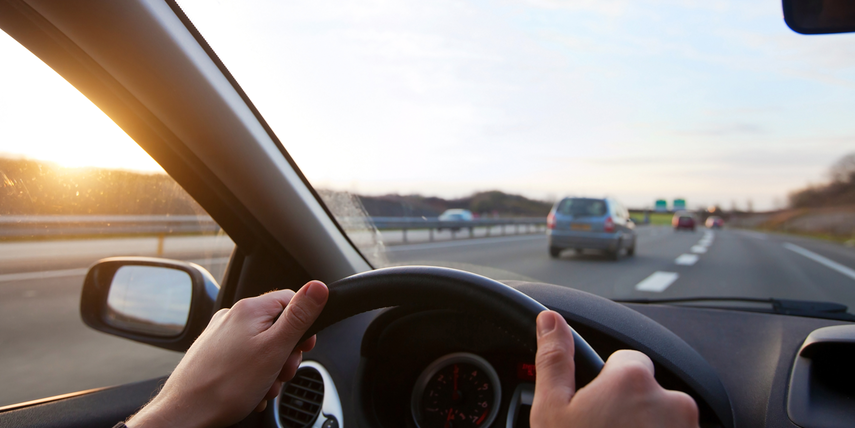 Utazás autópályán: nemcsak gyorsabb, de a kormányműnek is jobb