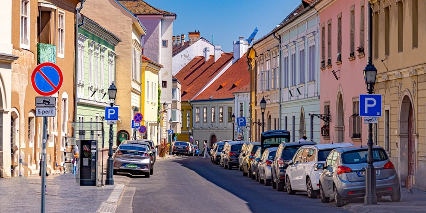 Budapesti parkolás 2026: megszűnnek a parkolóautomaták - így indítható parkolás weben, plusz költségek nélkül